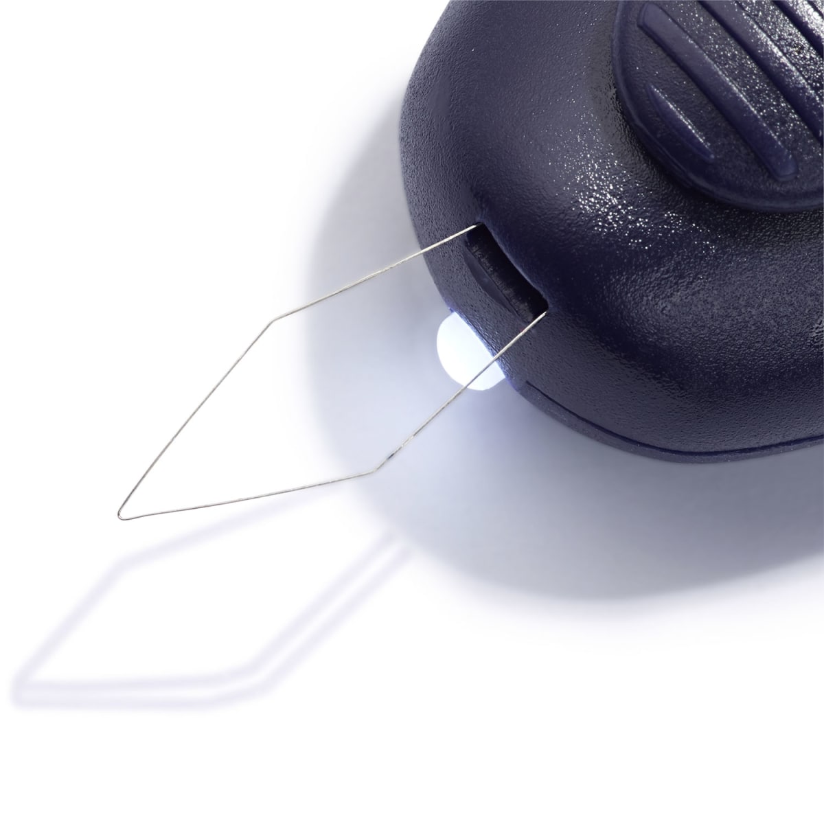 Enhebrador de agujas con LED Prym